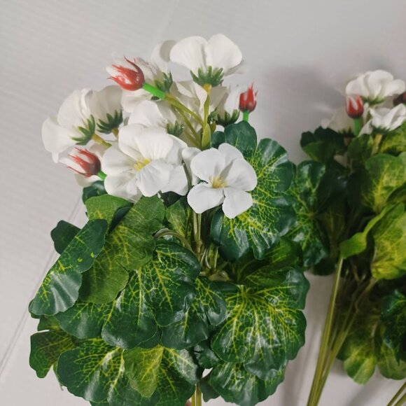 Mini Geraniums Artificial Faux Flowers -White -Set Of 4 -NEW -Floral Decoration - Picture 3 of 11